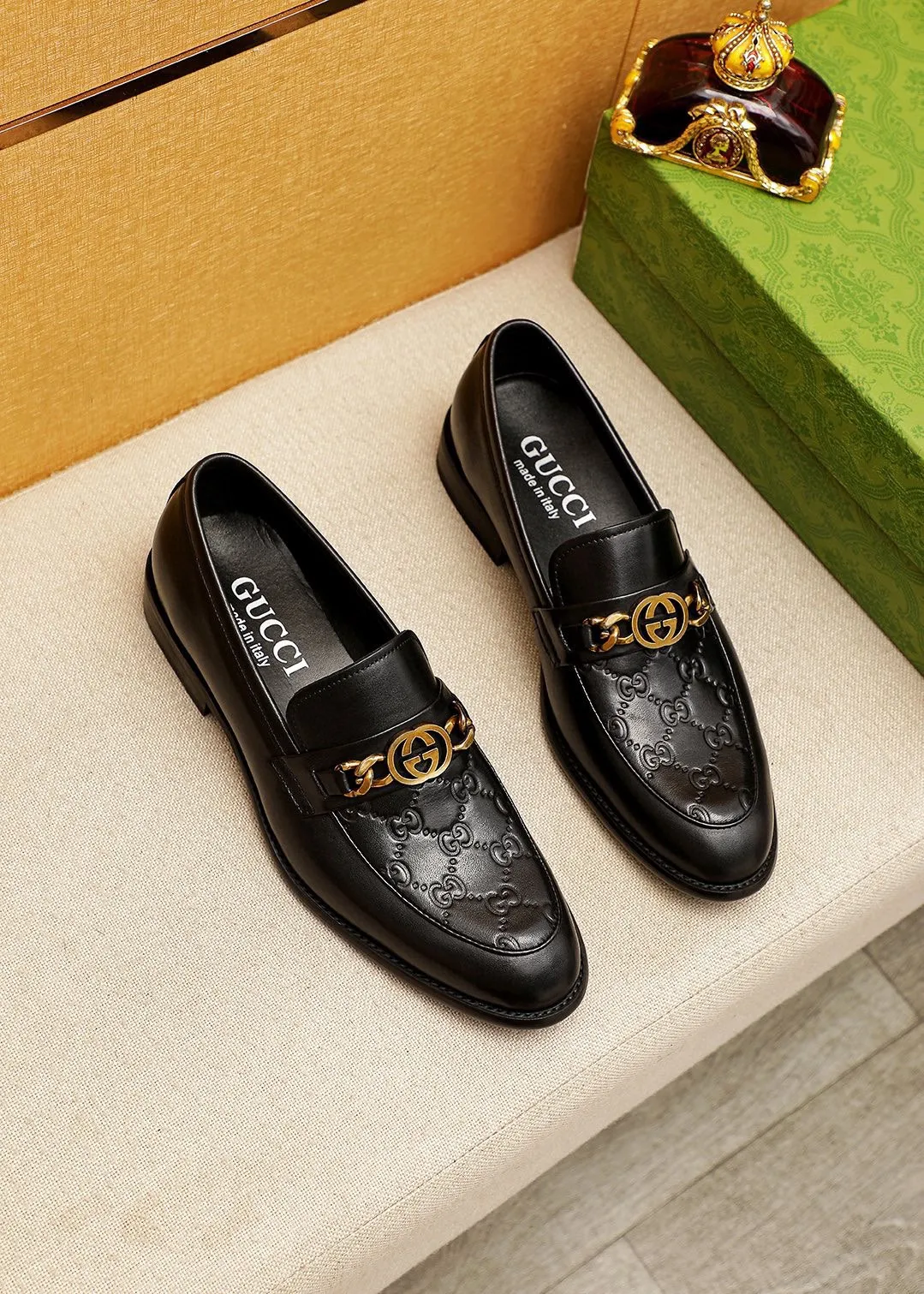 Men's shoes 💰400 💐 Product trademark: GUCCI "Gucci" casual leather shoes Regular size: 39-44 (38.45.46🉑️Customized) Product materials: Selected imported first-layer calfskin embossed upper + original hardware buckle, imported 🐑 sheepskin lining. Strong three-dimensional visual effect, combined outsole Color: 2⃣️colors available